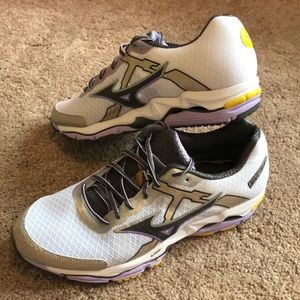 Mizuno Wave Enigma